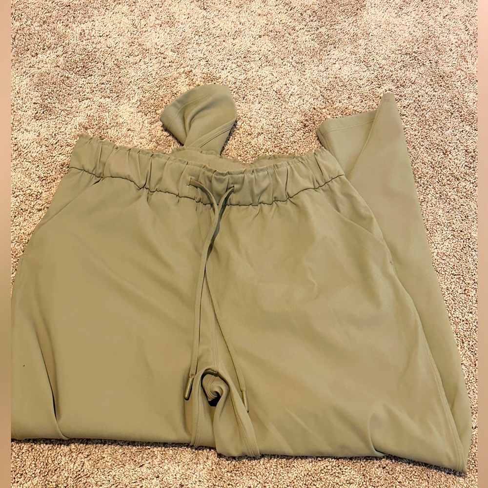 Lululemon drawstring pants size 8